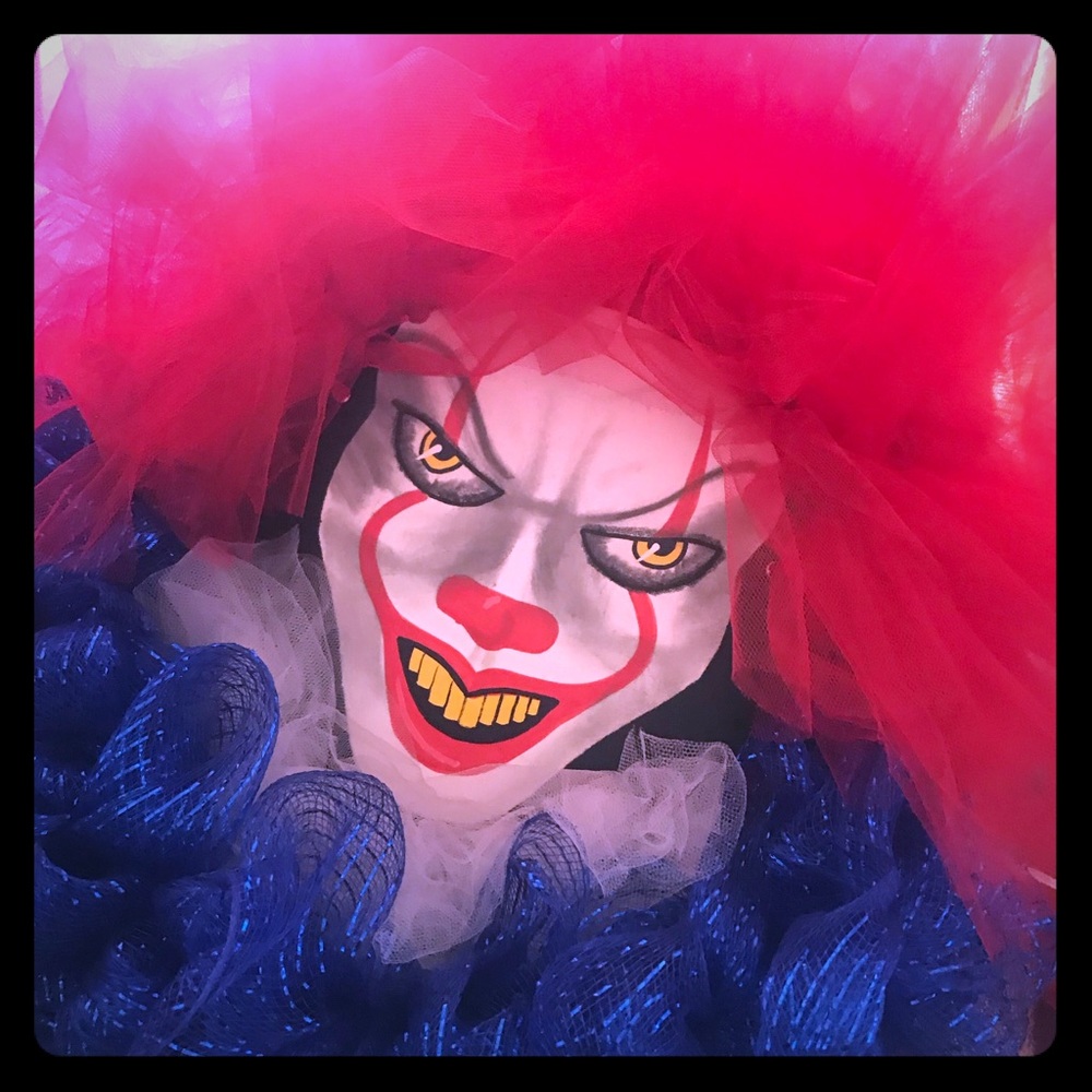 PENNY WISE THE CLOWN WREATH